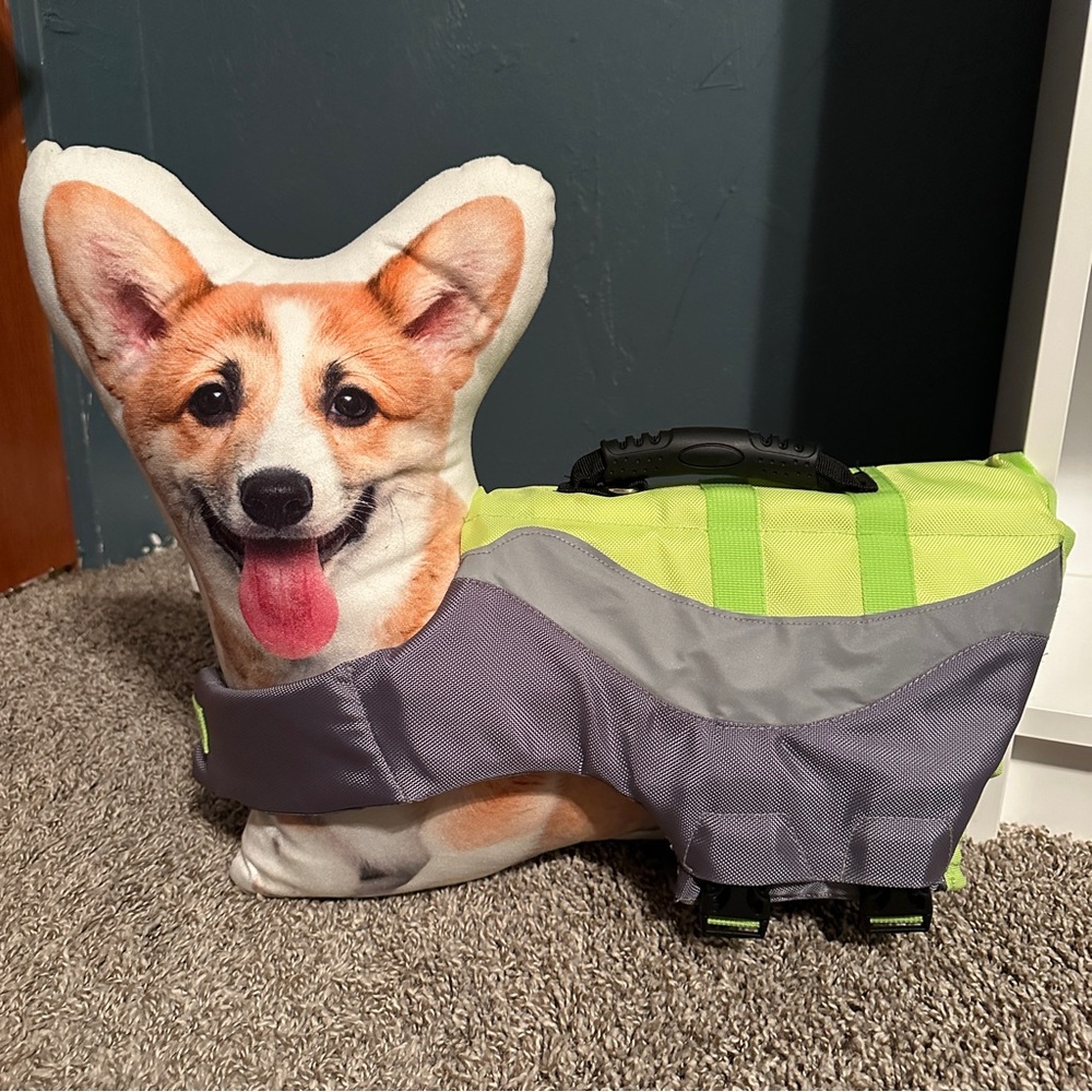 Dog life jacket size medium-Adjustable and rescue handle